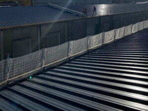 Réalisation désamiantage et toiture bac acier Embellitoit